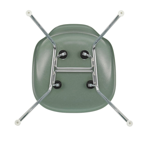 Cadeira Eames em Fibra de Vidro DSX / Base Cromada